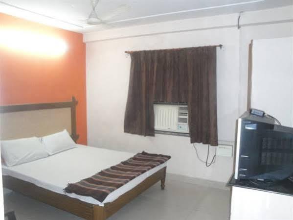 Oyo Hotel Lakshmi Paradise Visakhapatnam Exterior photo