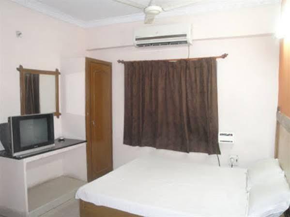 Oyo Hotel Lakshmi Paradise Visakhapatnam Exterior photo