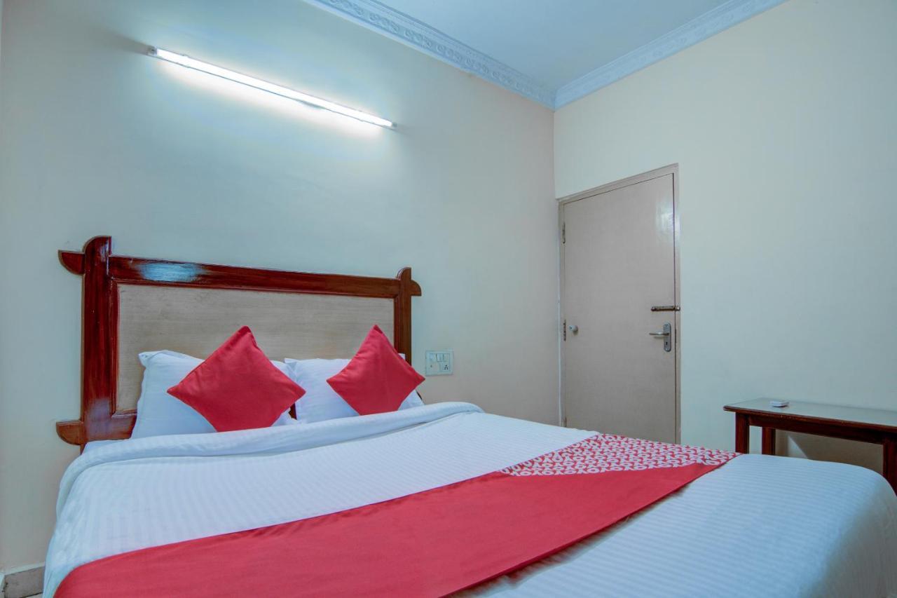 Oyo Hotel Lakshmi Paradise Visakhapatnam Exterior photo