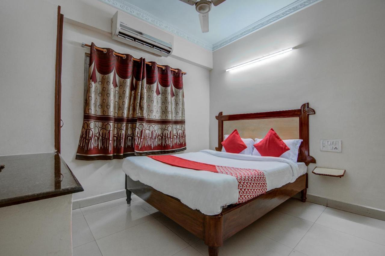 Oyo Hotel Lakshmi Paradise Visakhapatnam Exterior photo