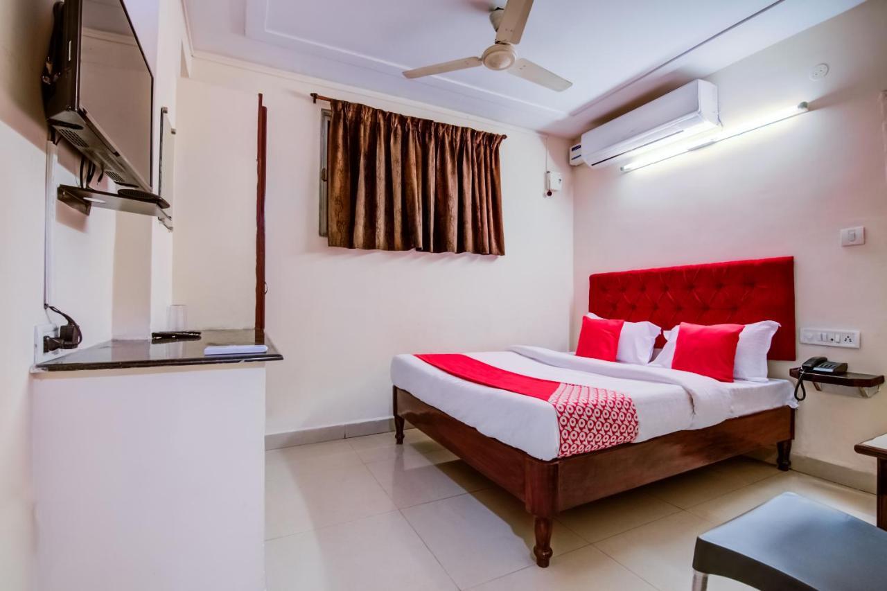 Oyo Hotel Lakshmi Paradise Visakhapatnam Exterior photo