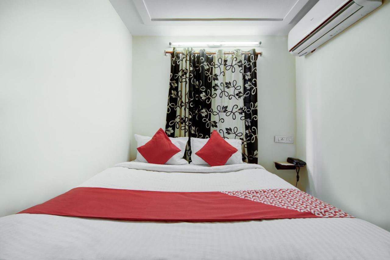 Oyo Hotel Lakshmi Paradise Visakhapatnam Exterior photo