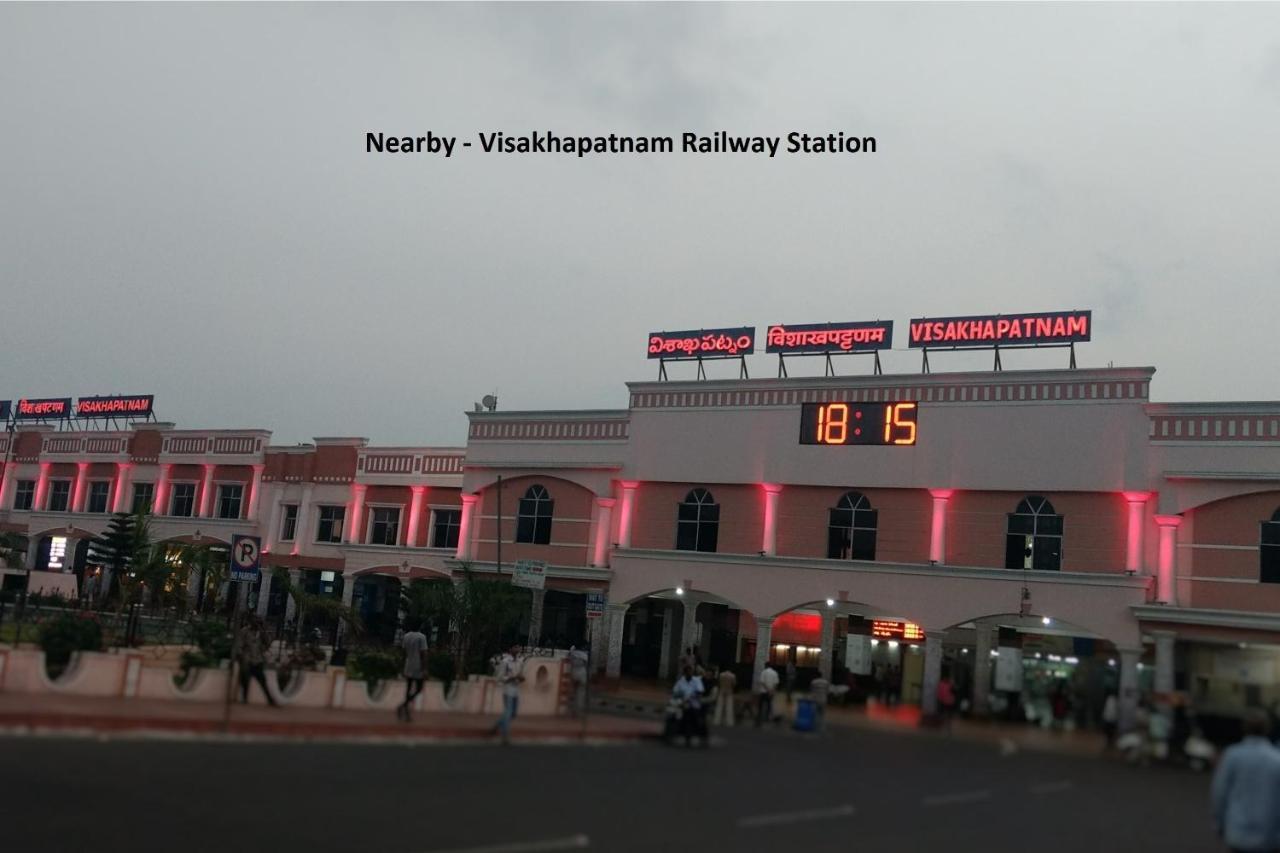 Oyo Hotel Lakshmi Paradise Visakhapatnam Exterior photo