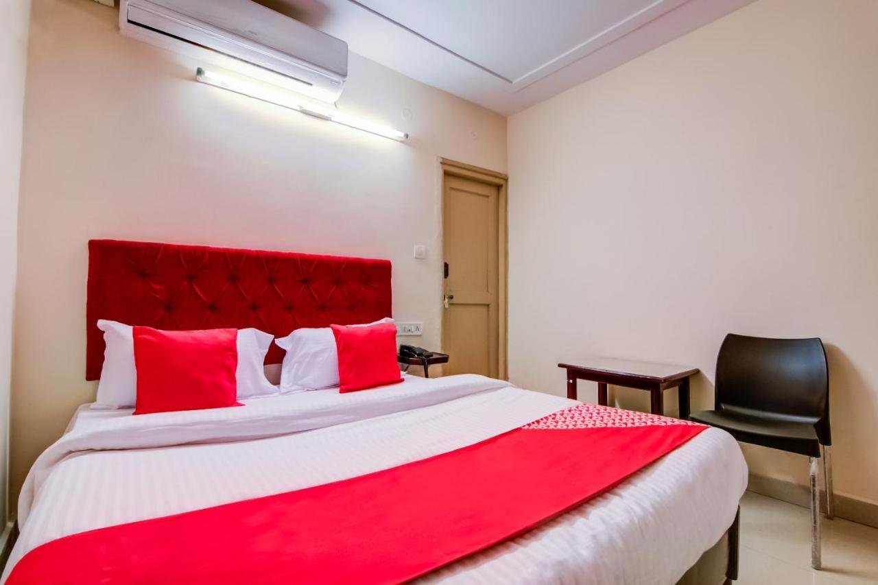Oyo Hotel Lakshmi Paradise Visakhapatnam Exterior photo
