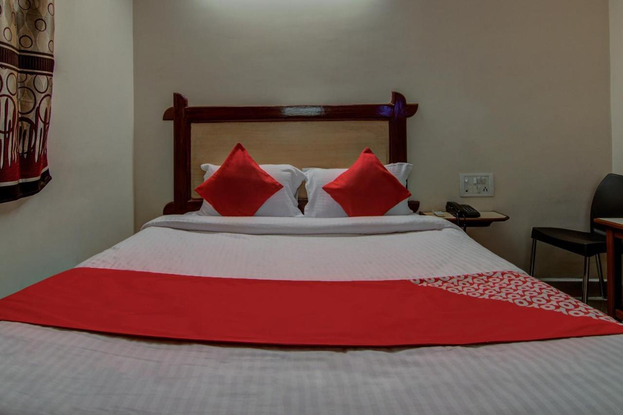 Oyo Hotel Lakshmi Paradise Visakhapatnam Exterior photo